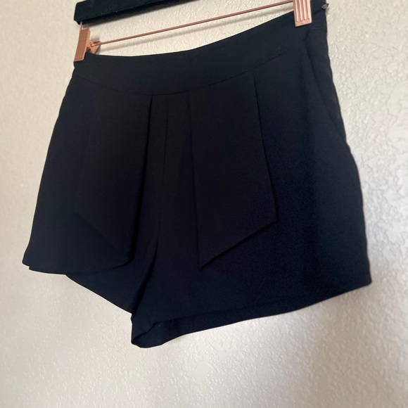 Lush shorts size Small black - Picture 7 of 12